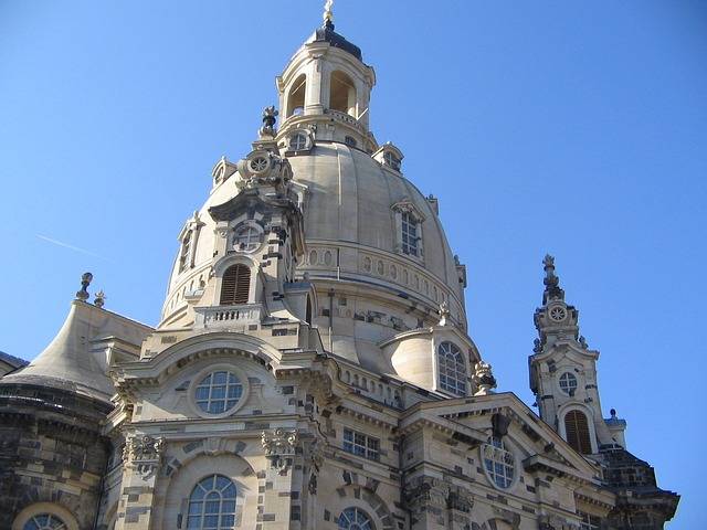 Ein außergewöhnliches Erlebnis während der Klassenfahrt nach Dresden ist der Kuppelaufstieg der Frauenkirche mit grandioser Aussicht.